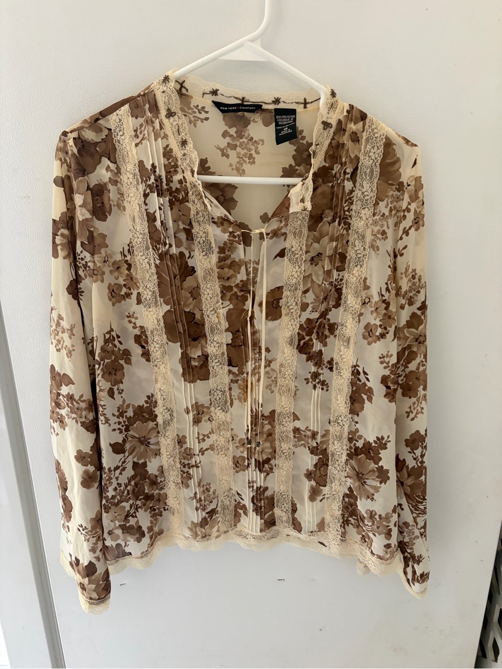 Y2K New York & Company Cream and Brown Floral Lace-Trim Blouse